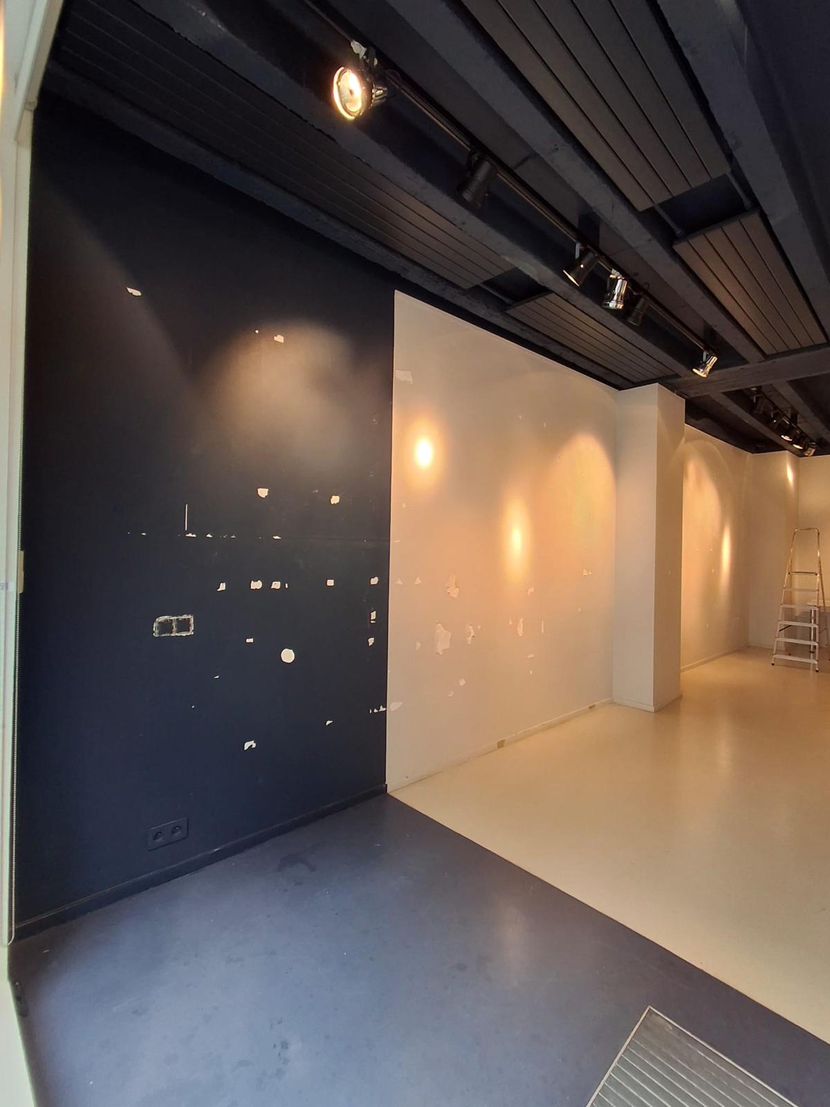 Avant — murs marqués & trous à reboucher