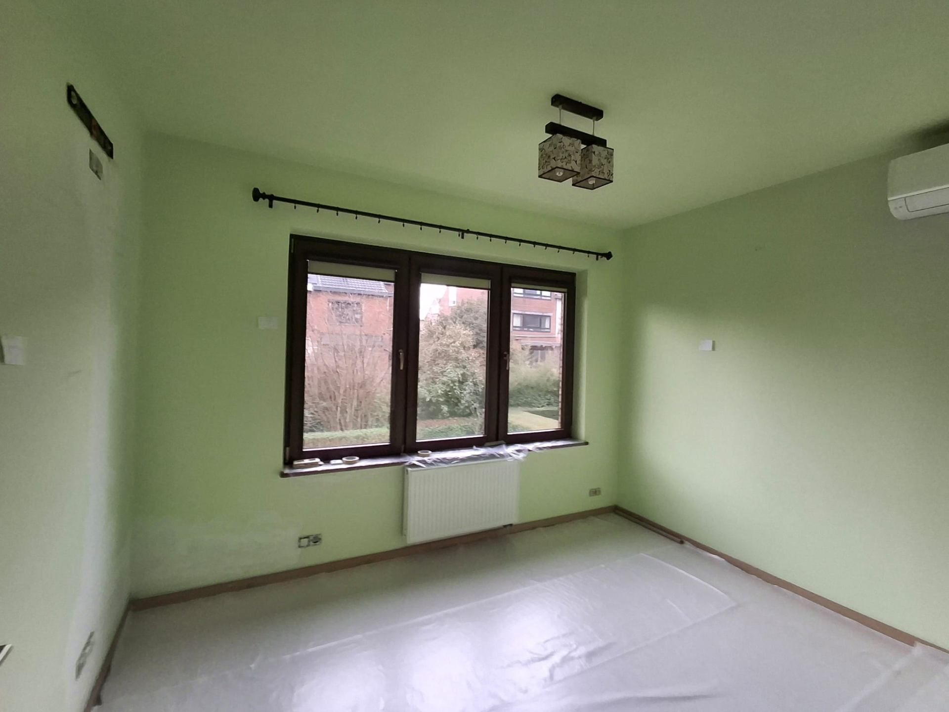 Chambre repeinte en vert tendre